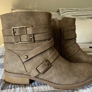 Guess Boots 7.5